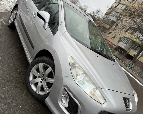 Серый Пежо 308, объемом двигателя 1.56 л и пробегом 250 тыс. км за 4650 $, фото 1 на Automoto.ua