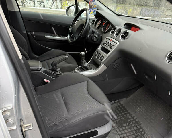 Серый Пежо 308, объемом двигателя 1.56 л и пробегом 250 тыс. км за 4650 $, фото 11 на Automoto.ua