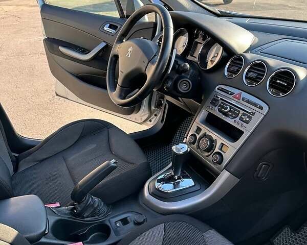 Серый Пежо 308, объемом двигателя 1.56 л и пробегом 176 тыс. км за 5900 $, фото 15 на Automoto.ua