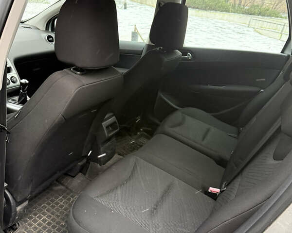 Серый Пежо 308, объемом двигателя 1.56 л и пробегом 250 тыс. км за 4650 $, фото 12 на Automoto.ua