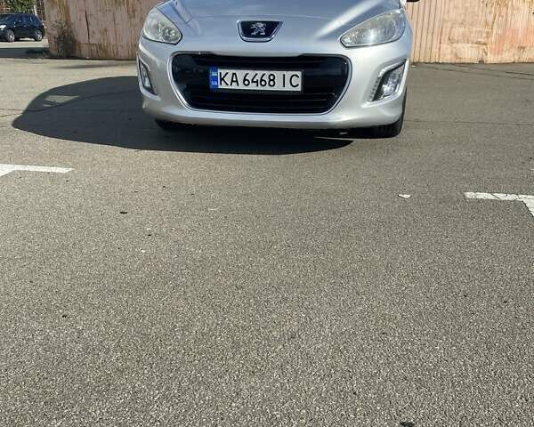 Пежо 308 2013 в Киеве на Automoto.ua Серый Пежо 308, объемом двигателя 1.6 л и пробегом 245 тыс. км за 7700 $, фото 2 на Automoto.ua