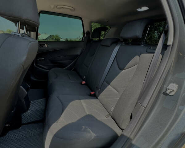 Серый Пежо 308, объемом двигателя 1.56 л и пробегом 260 тыс. км за 6500 $, фото 14 на Automoto.ua