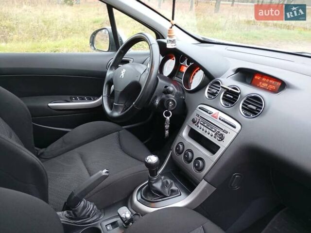 Серый Пежо 308, объемом двигателя 1.6 л и пробегом 245 тыс. км за 6000 $, фото 1 на Automoto.ua