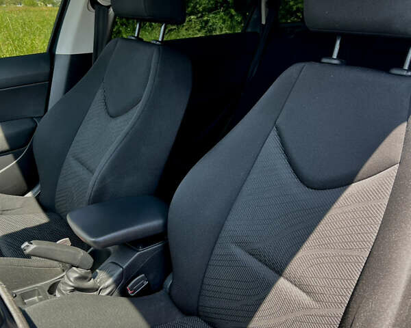 Серый Пежо 308, объемом двигателя 1.56 л и пробегом 260 тыс. км за 6500 $, фото 20 на Automoto.ua