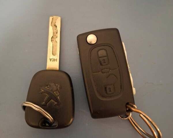 Серый Пежо 308, объемом двигателя 1.6 л и пробегом 275 тыс. км за 6235 $, фото 50 на Automoto.ua