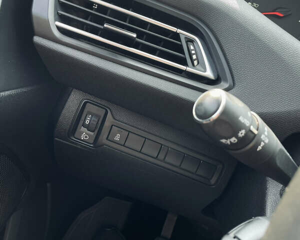 Сірий Пежо 308, об'ємом двигуна 1.56 л та пробігом 154 тис. км за 8550 $, фото 40 на Automoto.ua