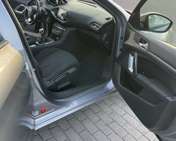 Серый Пежо 308, объемом двигателя 1.56 л и пробегом 261 тыс. км за 7700 $, фото 19 на Automoto.ua