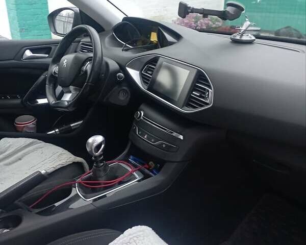 Сірий Пежо 308, об'ємом двигуна 1.6 л та пробігом 370 тис. км за 8450 $, фото 3 на Automoto.ua