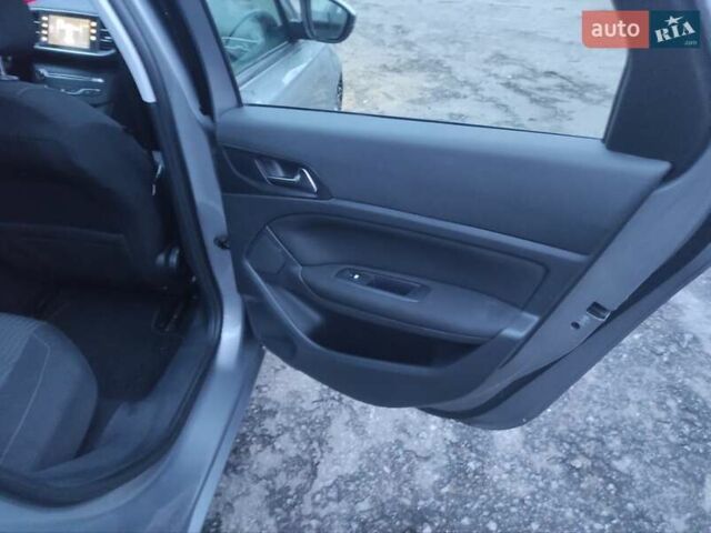 Сірий Пежо 308, об'ємом двигуна 1.2 л та пробігом 190 тис. км за 8200 $, фото 11 на Automoto.ua