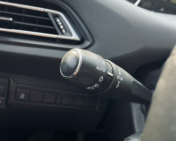 Сірий Пежо 308, об'ємом двигуна 1.56 л та пробігом 154 тис. км за 8550 $, фото 42 на Automoto.ua