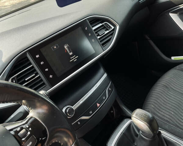 Сірий Пежо 308, об'ємом двигуна 1.56 л та пробігом 154 тис. км за 8550 $, фото 24 на Automoto.ua