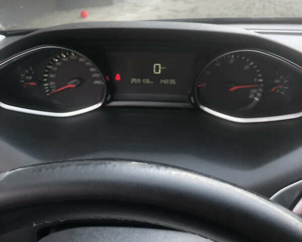 Серый Пежо 308, объемом двигателя 1.56 л и пробегом 261 тыс. км за 7700 $, фото 7 на Automoto.ua