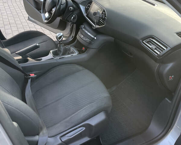 Серый Пежо 308, объемом двигателя 1.56 л и пробегом 261 тыс. км за 7700 $, фото 20 на Automoto.ua