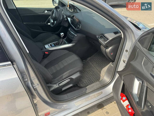 Серый Пежо 308, объемом двигателя 1.56 л и пробегом 106 тыс. км за 9200 $, фото 4 на Automoto.ua