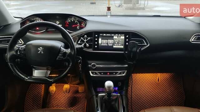 Серый Пежо 308, объемом двигателя 1.56 л и пробегом 239 тыс. км за 10200 $, фото 3 на Automoto.ua