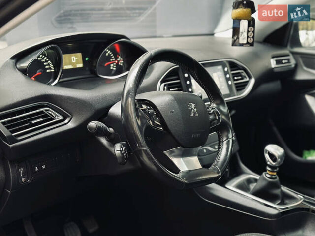 Пежо 308 2015 в Виннице на Automoto.ua Серый Пежо 308, объемом двигателя 1.56 л и пробегом 176 тыс. км за 8700 $, фото 39 на Automoto.ua