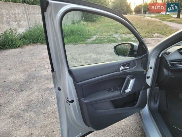 Серый Пежо 308, объемом двигателя 2 л и пробегом 141 тыс. км за 11200 $, фото 9 на Automoto.ua