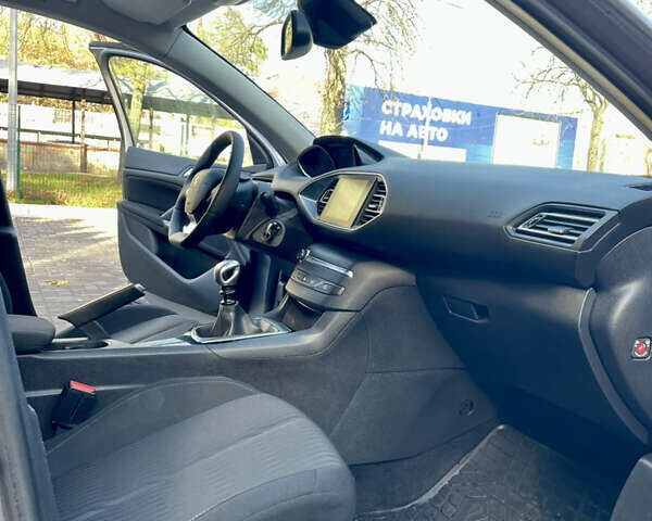 Серый Пежо 308, объемом двигателя 1.56 л и пробегом 217 тыс. км за 6899 $, фото 23 на Automoto.ua