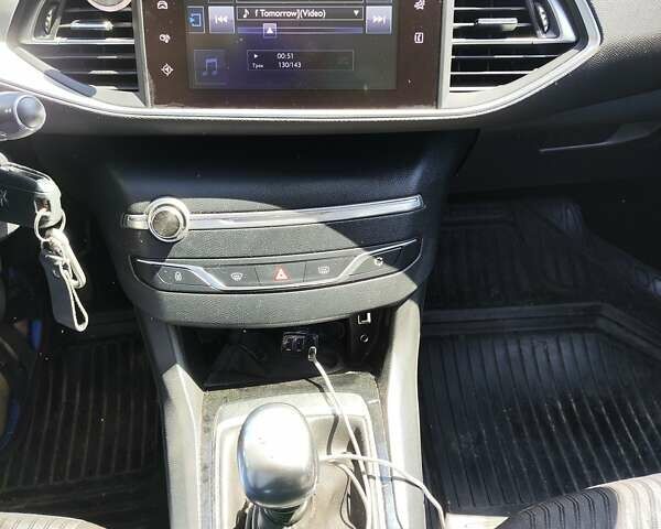 Сірий Пежо 308, об'ємом двигуна 1.56 л та пробігом 153 тис. км за 9300 $, фото 2 на Automoto.ua