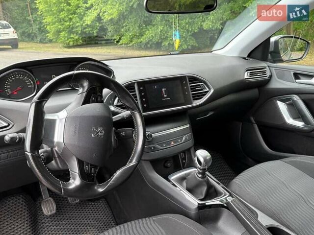 Серый Пежо 308, объемом двигателя 1.6 л и пробегом 237 тыс. км за 10400 $, фото 6 на Automoto.ua
