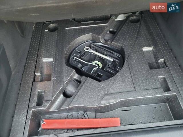 Серый Пежо 308, объемом двигателя 2 л и пробегом 141 тыс. км за 11200 $, фото 13 на Automoto.ua