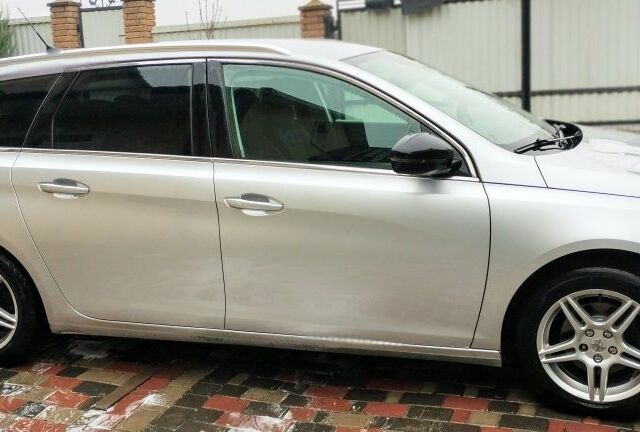 Сірий Пежо 308, об'ємом двигуна 1.6 л та пробігом 220 тис. км за 10500 $, фото 3 на Automoto.ua