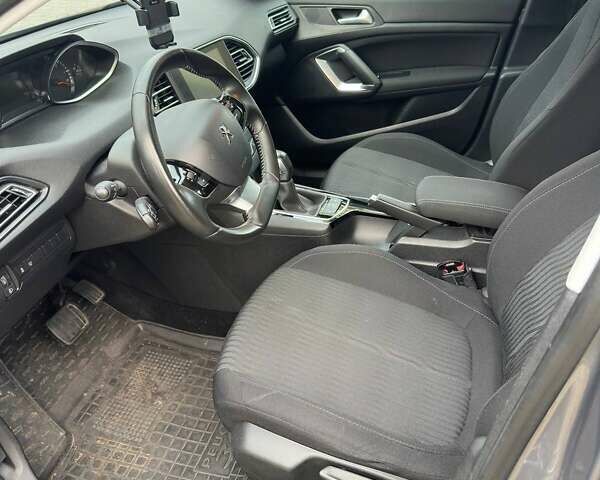 Серый Пежо 308, объемом двигателя 1.56 л и пробегом 214 тыс. км за 10500 $, фото 9 на Automoto.ua