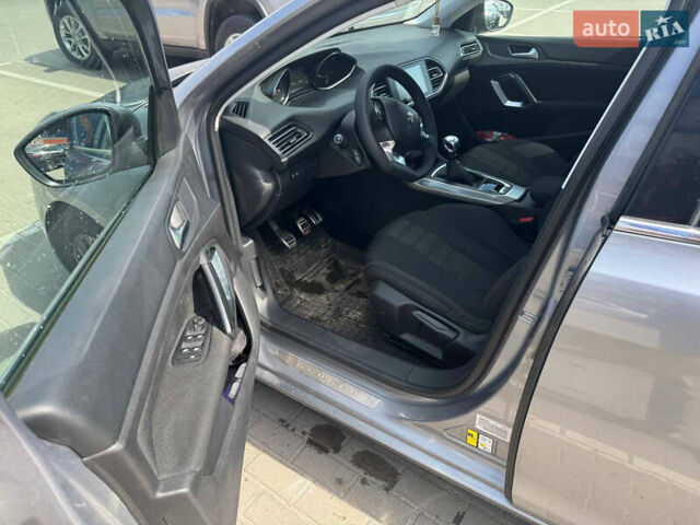 Серый Пежо 308, объемом двигателя 1.56 л и пробегом 106 тыс. км за 9200 $, фото 5 на Automoto.ua
