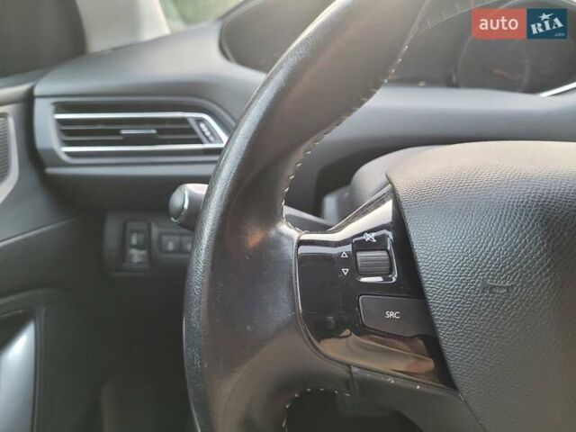 Серый Пежо 308, объемом двигателя 2 л и пробегом 141 тыс. км за 11200 $, фото 21 на Automoto.ua