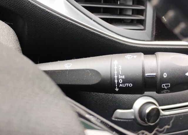 Сірий Пежо 308, об'ємом двигуна 1.6 л та пробігом 220 тис. км за 10500 $, фото 12 на Automoto.ua