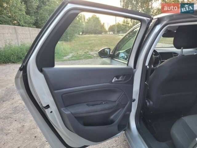 Серый Пежо 308, объемом двигателя 2 л и пробегом 141 тыс. км за 11200 $, фото 11 на Automoto.ua