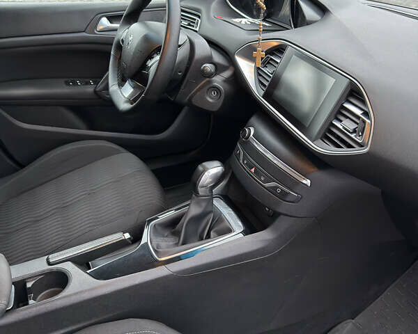 Сірий Пежо 308, об'ємом двигуна 1.56 л та пробігом 251 тис. км за 9300 $, фото 12 на Automoto.ua