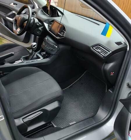 Сірий Пежо 308, об'ємом двигуна 1.56 л та пробігом 224 тис. км за 8250 $, фото 7 на Automoto.ua