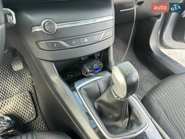 Серый Пежо 308, объемом двигателя 1.56 л и пробегом 228 тыс. км за 9200 $, фото 19 на Automoto.ua