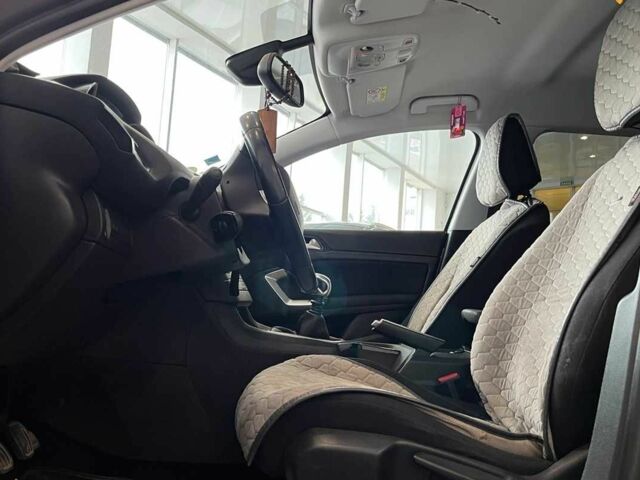 Серый Пежо 308, объемом двигателя 1.6 л и пробегом 214 тыс. км за 9500 $, фото 9 на Automoto.ua