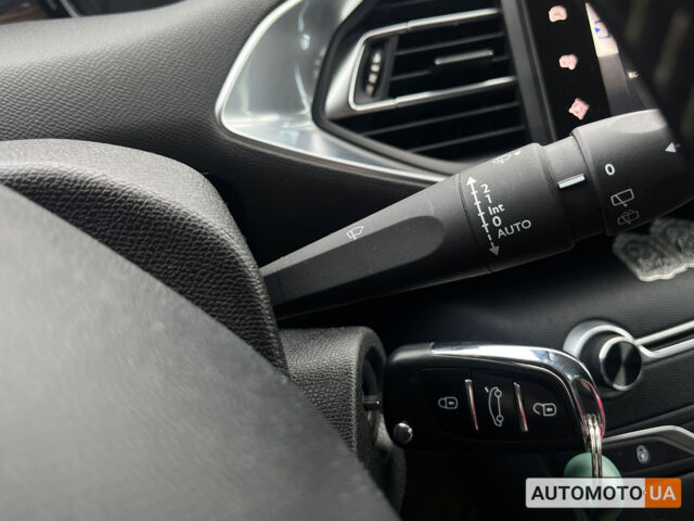 Серый Пежо 308, объемом двигателя 2 л и пробегом 351 тыс. км за 10250 $, фото 15 на Automoto.ua