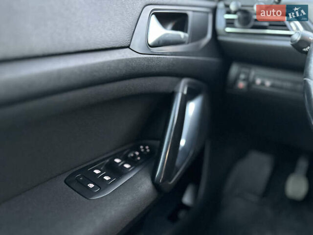 Пежо 308 2016 в Ивано-Франковске на Automoto.ua Серый Пежо 308, объемом двигателя 1.56 л и пробегом 253 тыс. км за 7500 $, фото 9 на Automoto.ua