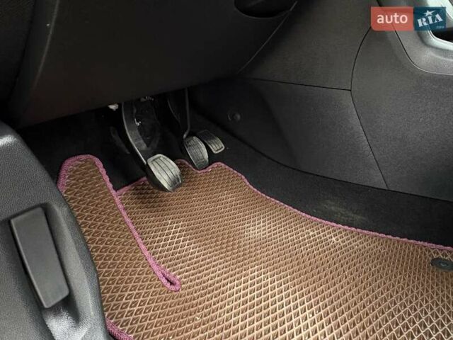 Сірий Пежо 308, об'ємом двигуна 1.6 л та пробігом 290 тис. км за 9000 $, фото 13 на Automoto.ua