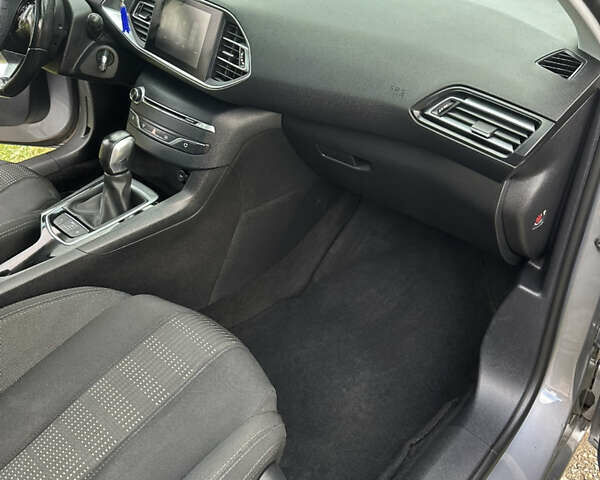 Серый Пежо 308, объемом двигателя 1.56 л и пробегом 254 тыс. км за 10300 $, фото 18 на Automoto.ua