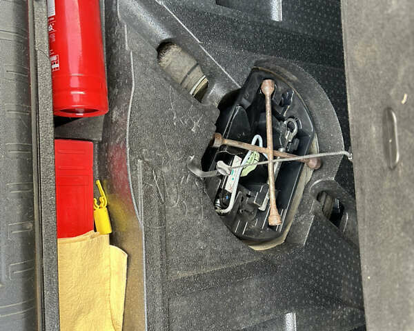 Серый Пежо 308, объемом двигателя 1.56 л и пробегом 228 тыс. км за 9200 $, фото 22 на Automoto.ua