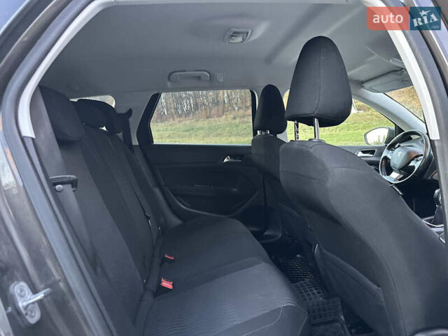 Пежо 308 2016 в Ивано-Франковске на Automoto.ua Серый Пежо 308, объемом двигателя 1.56 л и пробегом 253 тыс. км за 7500 $, фото 11 на Automoto.ua
