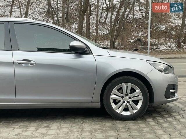 Серый Пежо 308, объемом двигателя 1.6 л и пробегом 223 тыс. км за 9990 $, фото 6 на Automoto.ua