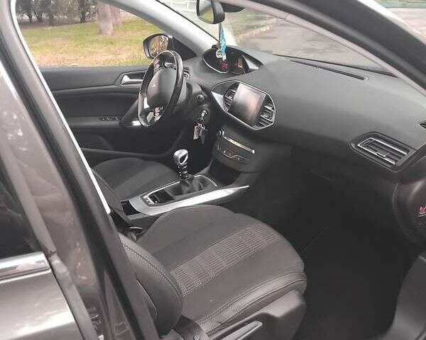 Серый Пежо 308, объемом двигателя 1.6 л и пробегом 194 тыс. км за 12500 $, фото 2 на Automoto.ua