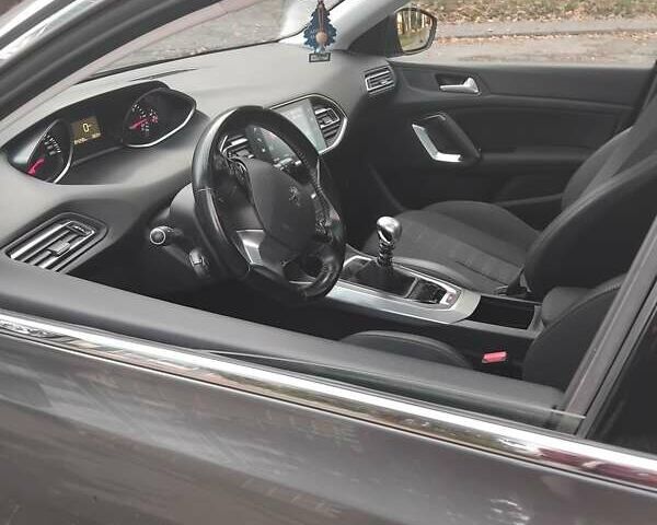 Серый Пежо 308, объемом двигателя 1.6 л и пробегом 194 тыс. км за 12500 $, фото 1 на Automoto.ua