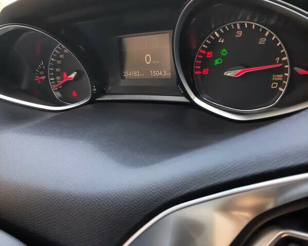 Серый Пежо 308, объемом двигателя 1.56 л и пробегом 254 тыс. км за 10950 $, фото 108 на Automoto.ua