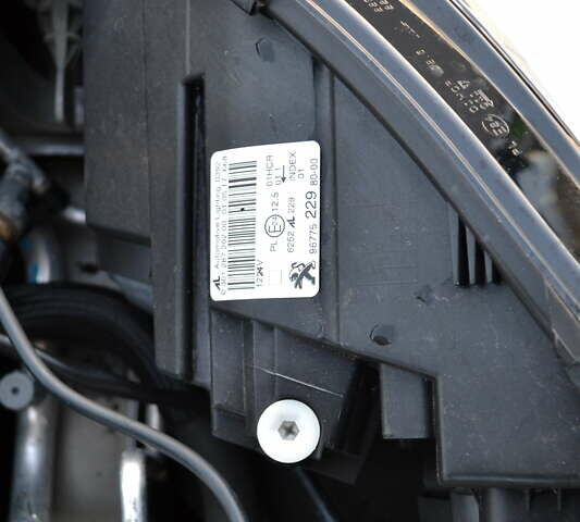 Серый Пежо 308, объемом двигателя 1.6 л и пробегом 244 тыс. км за 9800 $, фото 32 на Automoto.ua