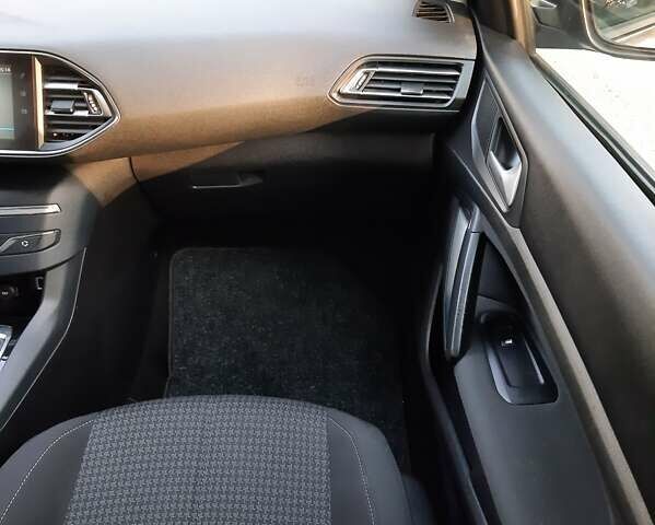 Серый Пежо 308, объемом двигателя 1.56 л и пробегом 254 тыс. км за 10950 $, фото 76 на Automoto.ua