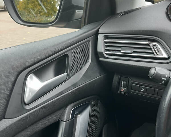 Серый Пежо 308, объемом двигателя 1.5 л и пробегом 206 тыс. км за 11900 $, фото 27 на Automoto.ua