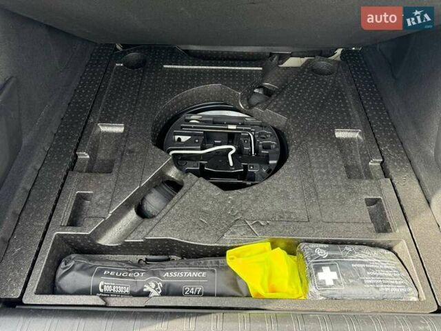 Сірий Пежо 308, об'ємом двигуна 1.5 л та пробігом 133 тис. км за 13399 $, фото 34 на Automoto.ua