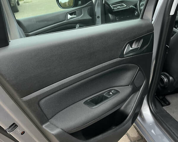 Серый Пежо 308, объемом двигателя 1.5 л и пробегом 206 тыс. км за 11900 $, фото 18 на Automoto.ua